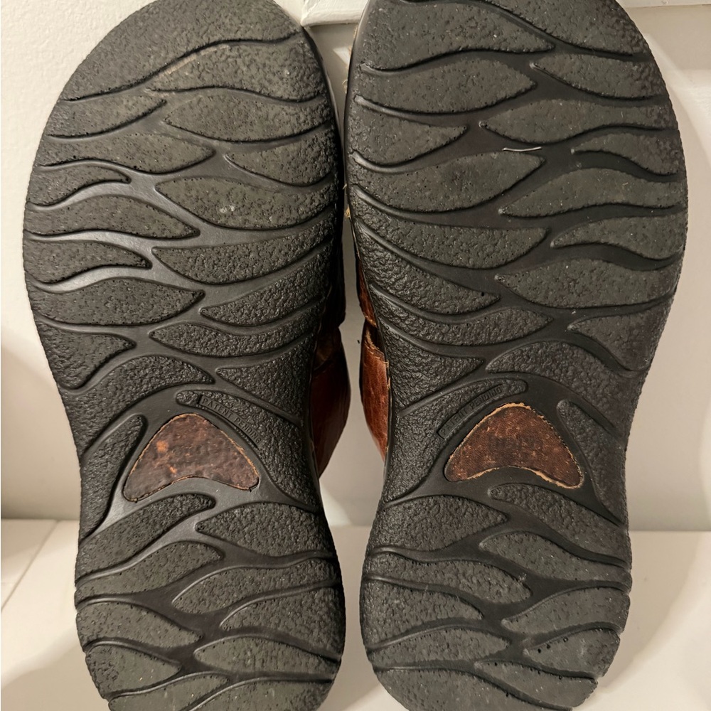 Born Men's Size 9  Leather Slide Sandals in Brown - Picture 7 of 15